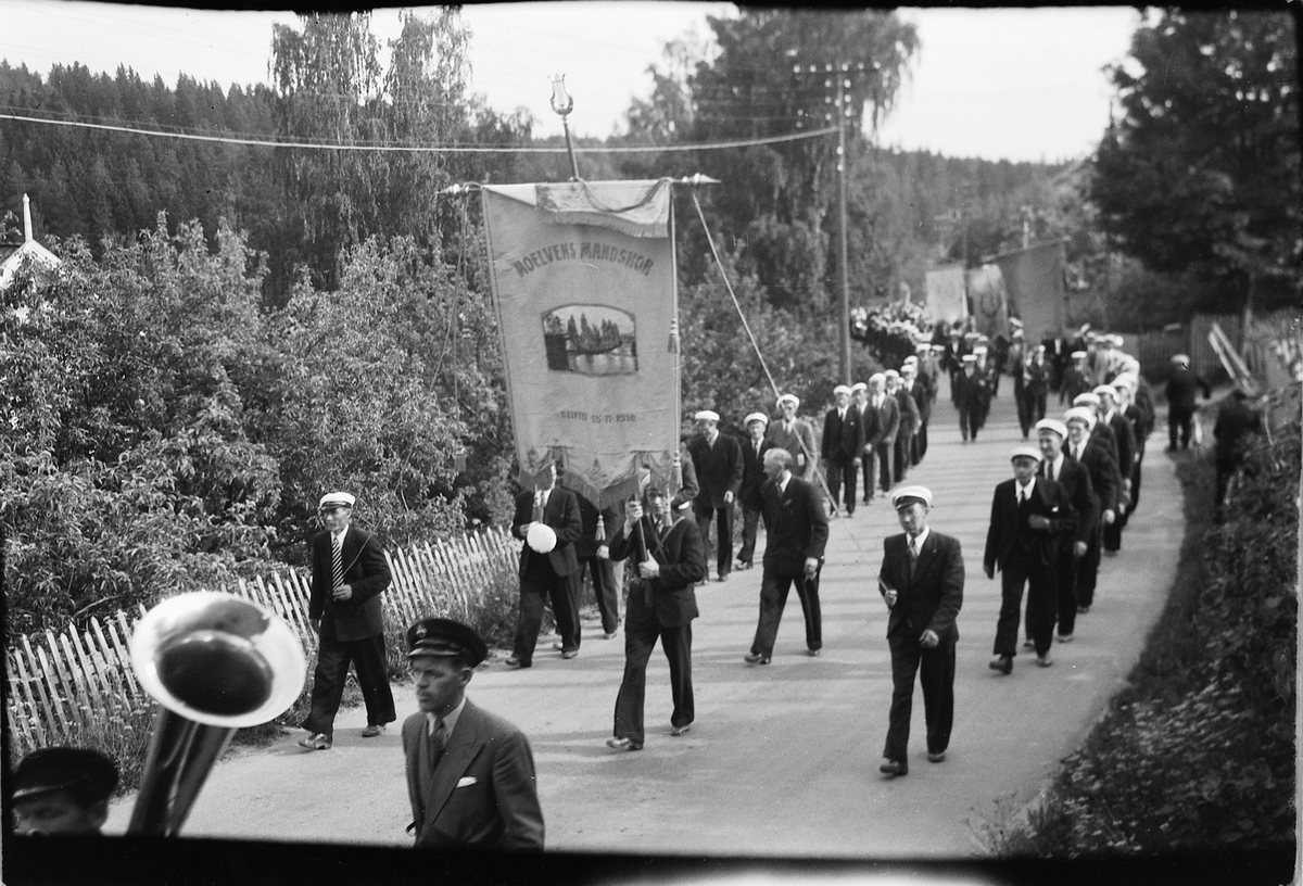 Håkon Prestkværn, Moelvens Mandskor går i tog.