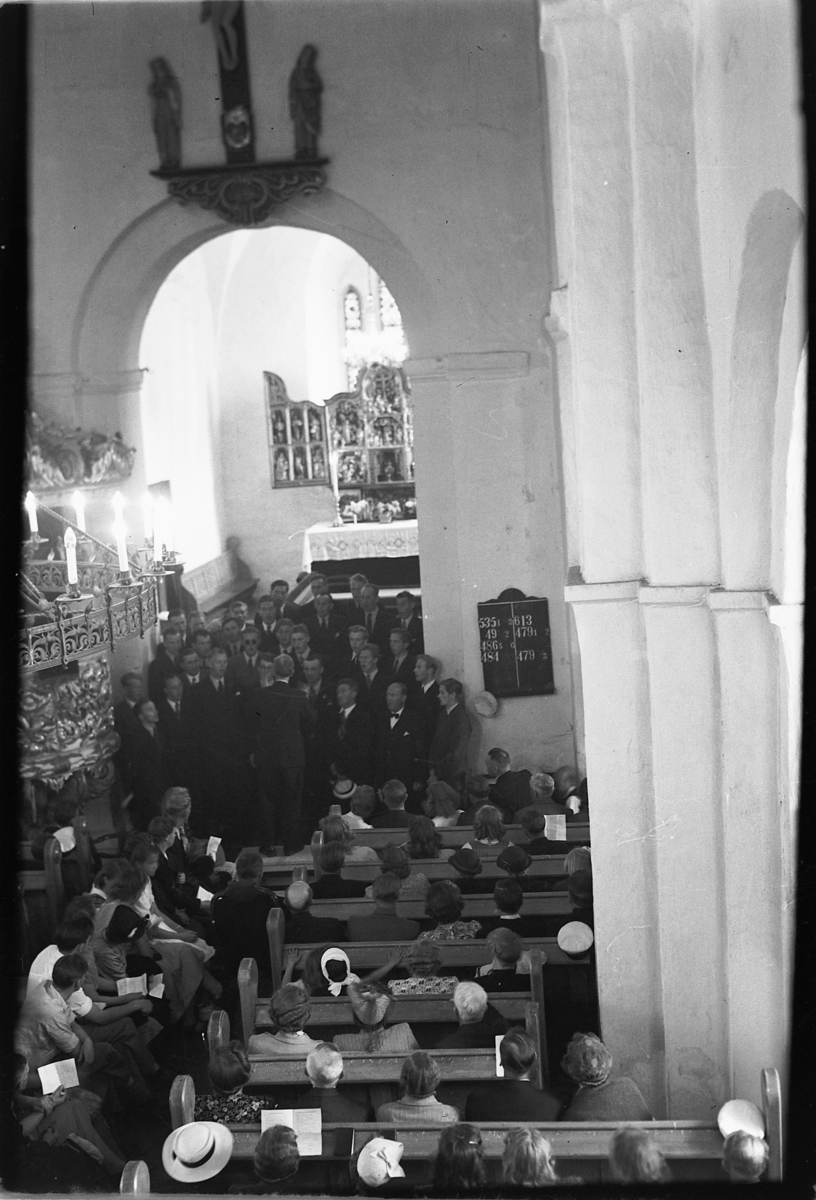 Håkon Prestkværn, Konsert i Ringsaker kirke. Ukjent kor synger.
