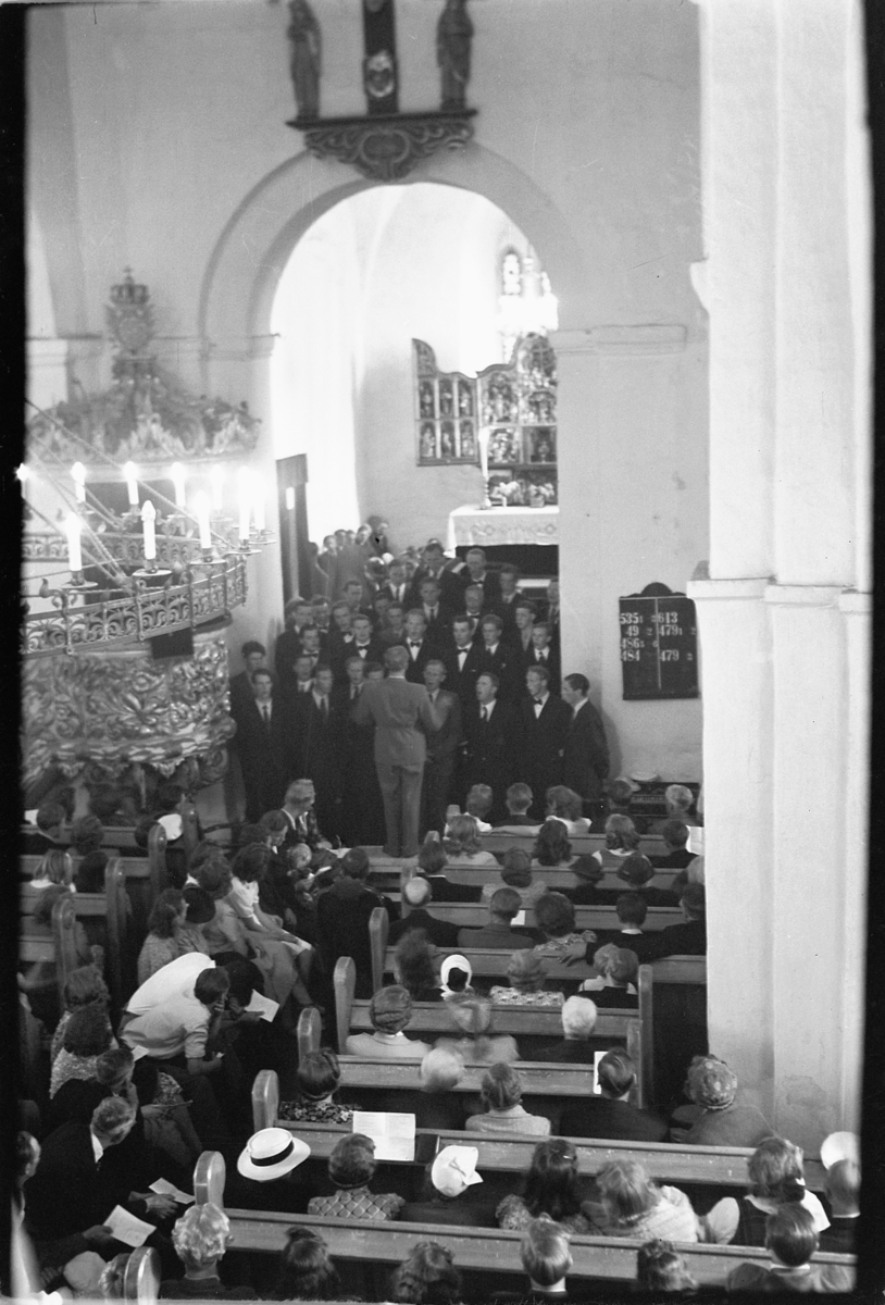 Håkon Prestkværn, Konsert i Ringsaker kirke. Ukjent kor synger.