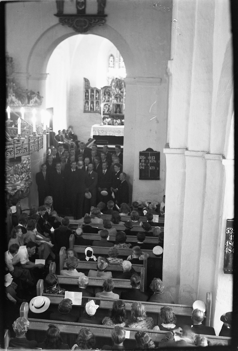 Håkon Prestkværn, Konsert i Ringsaker kirke. Ukjent kor synger.