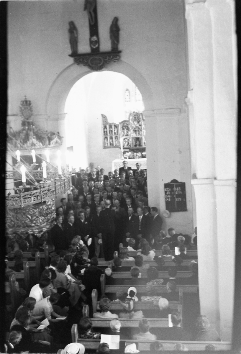 Håkon Prestkværn, Konsert i Ringsaker kirke. Ukjent kor synger.