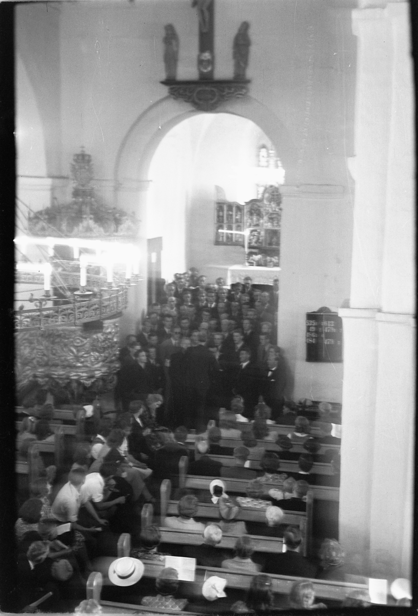 Håkon Prestkværn, Konsert i Ringsaker kirke. Ukjent kor synger.