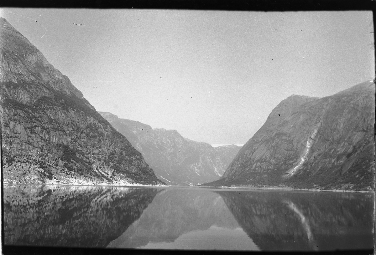Håkon Prestkværn, Fjellandskap med ukjent fjord.