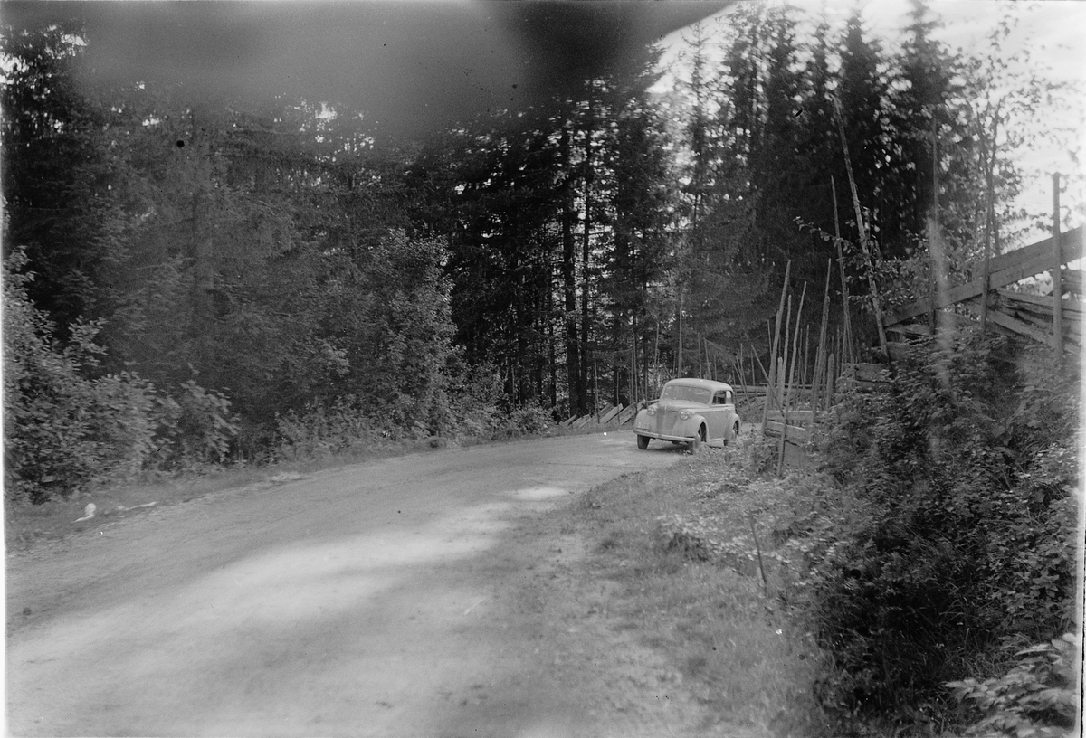 Håkon Prestkværn, PERSONBIL D-2789, LANGS BYGDEVEG, SKIGARD