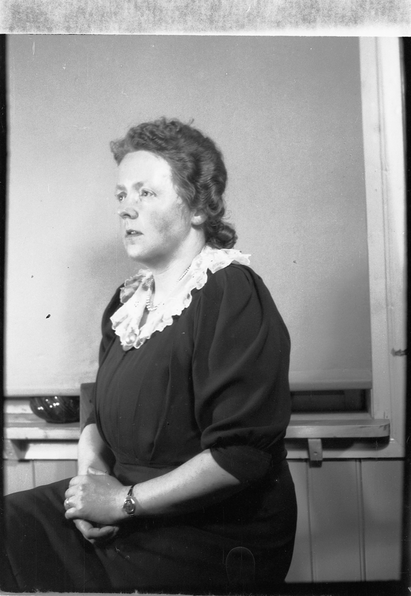 Håkon Prestkværn, Kristine Hanevold, Moelv. Drev butikken Elise Kinde