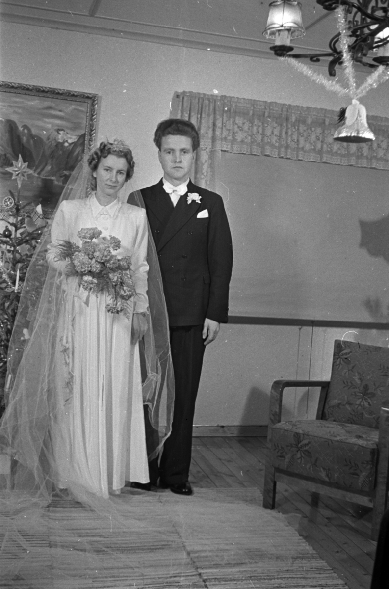 Håkon Prestkværn, Interiør, stue. Bryllup. Brudeparet.