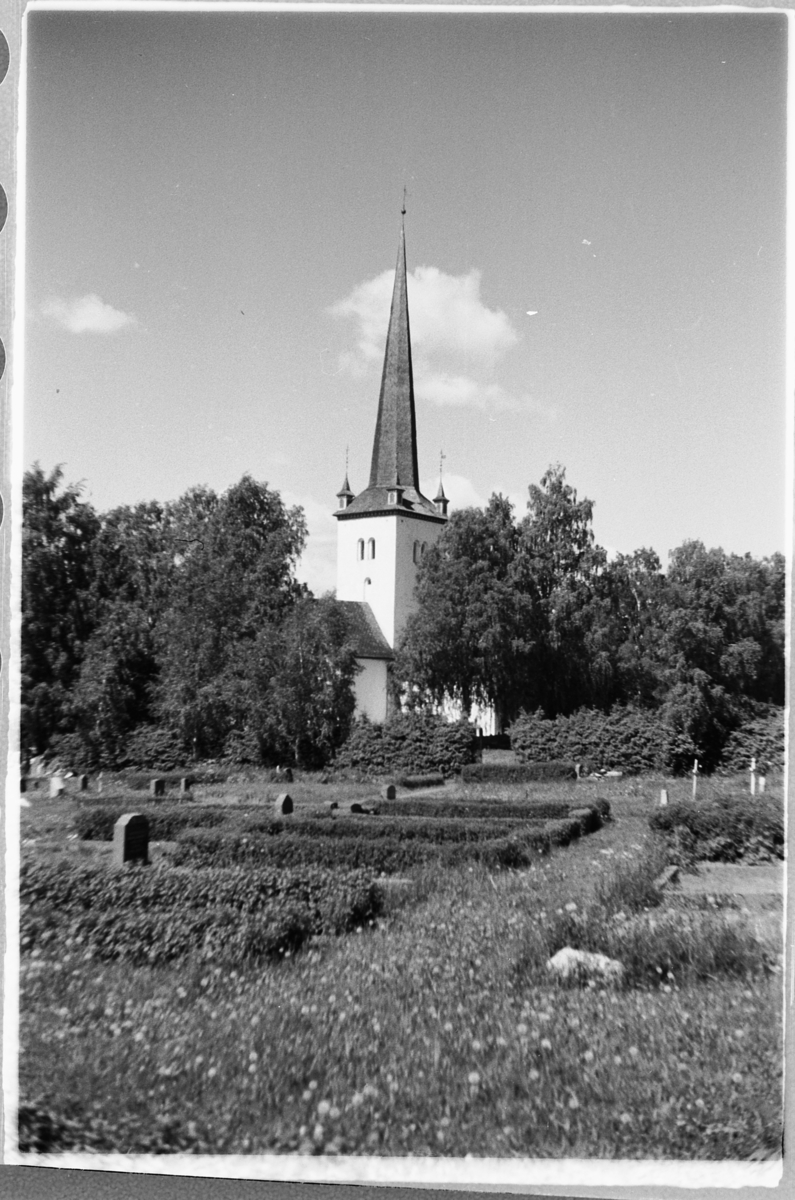Håkon Prestkværn, Ringsaker kirke med kirkegården.
