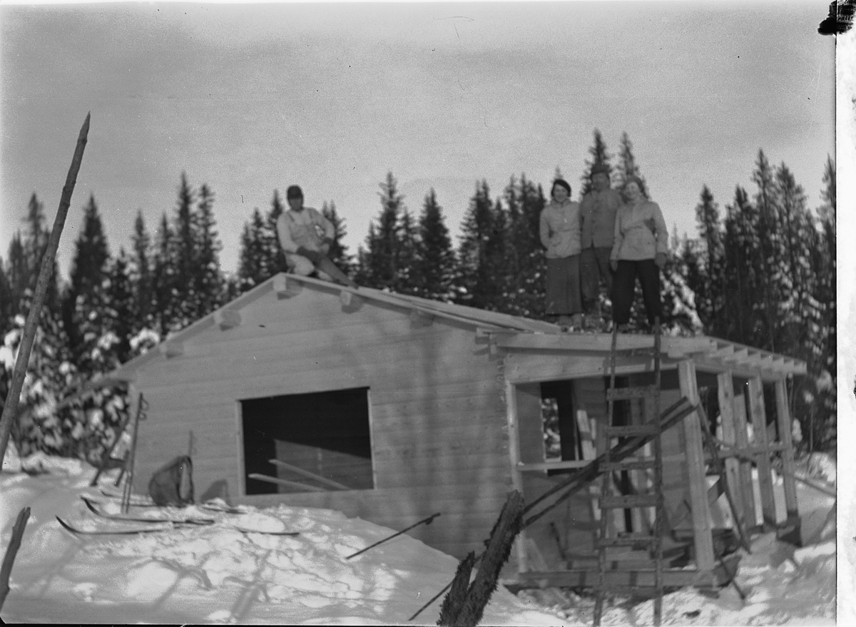 Ole M Martinsen, HYTTEBYGGING.