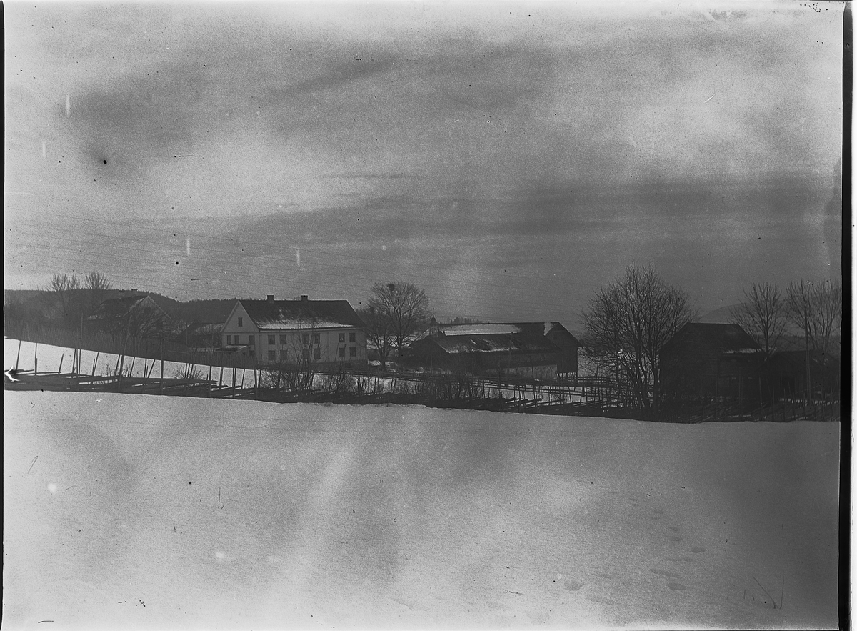 Kristoffer Horne, Hovedbygningen på Fjelstad gård, nordre, Ring i Ringsaker