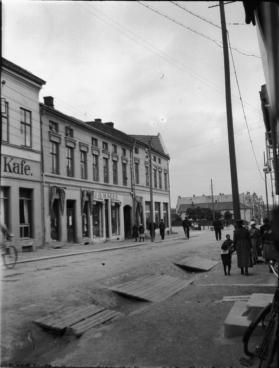 Ragnvald Andersen, Torggata i Hamar, sett mot Østre Torg.