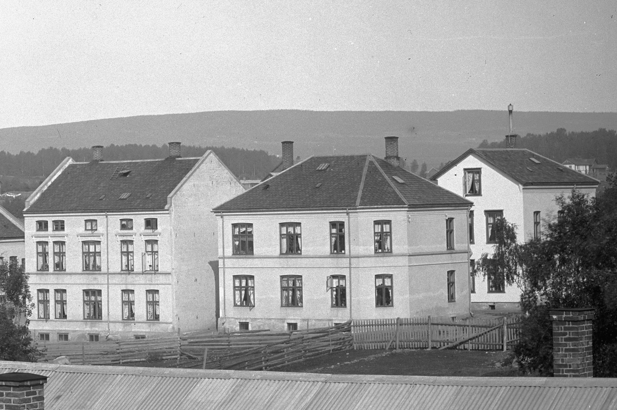 Hans Emil Erichsen, Bebyggelse langs Sverdrupsgate i Hamar. Utsnitt.