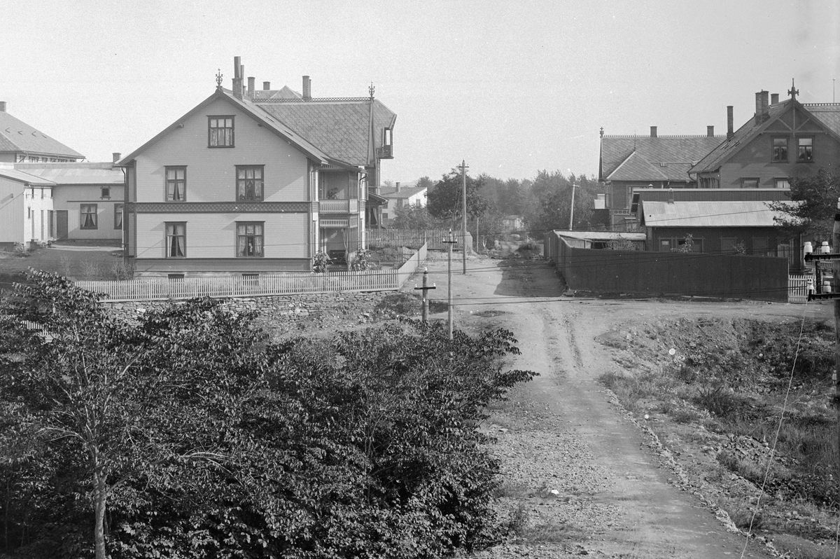 Hans Emil Erichsen, St. Olavsgate i Hamar. Gatelykt. Gatebelysning.