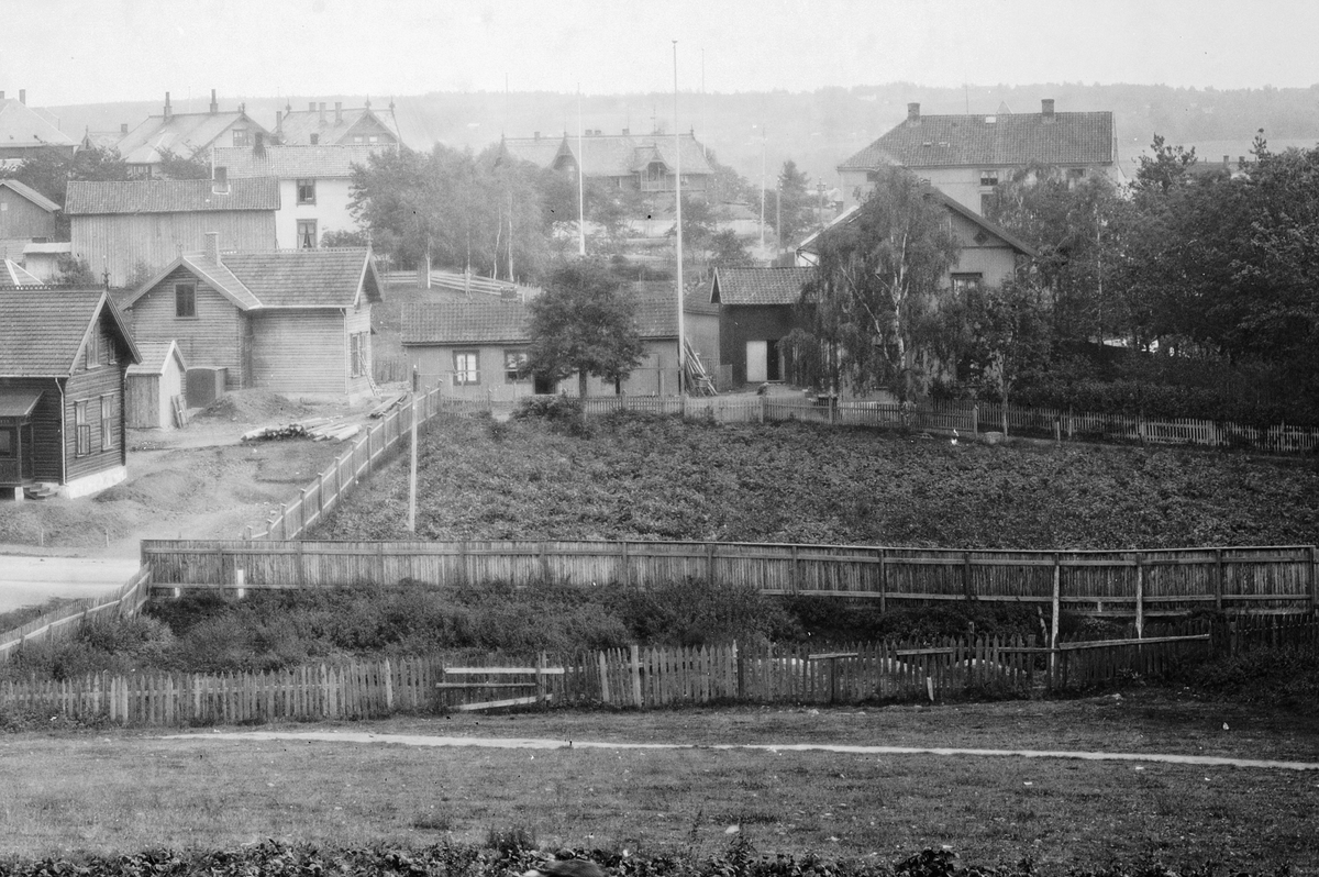 Hans Emil Erichsen, Vangsvegen, St.Olavsgate i Hamar.