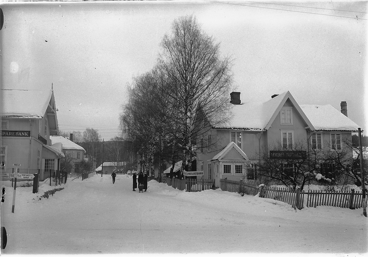 Simen Baardseth, MOELV SENTRUM, STORGATA, ÅSMARKVEGEN, RINGSAKER SPAREBANK, Ringsaker Privatbank t. h, VINTER.