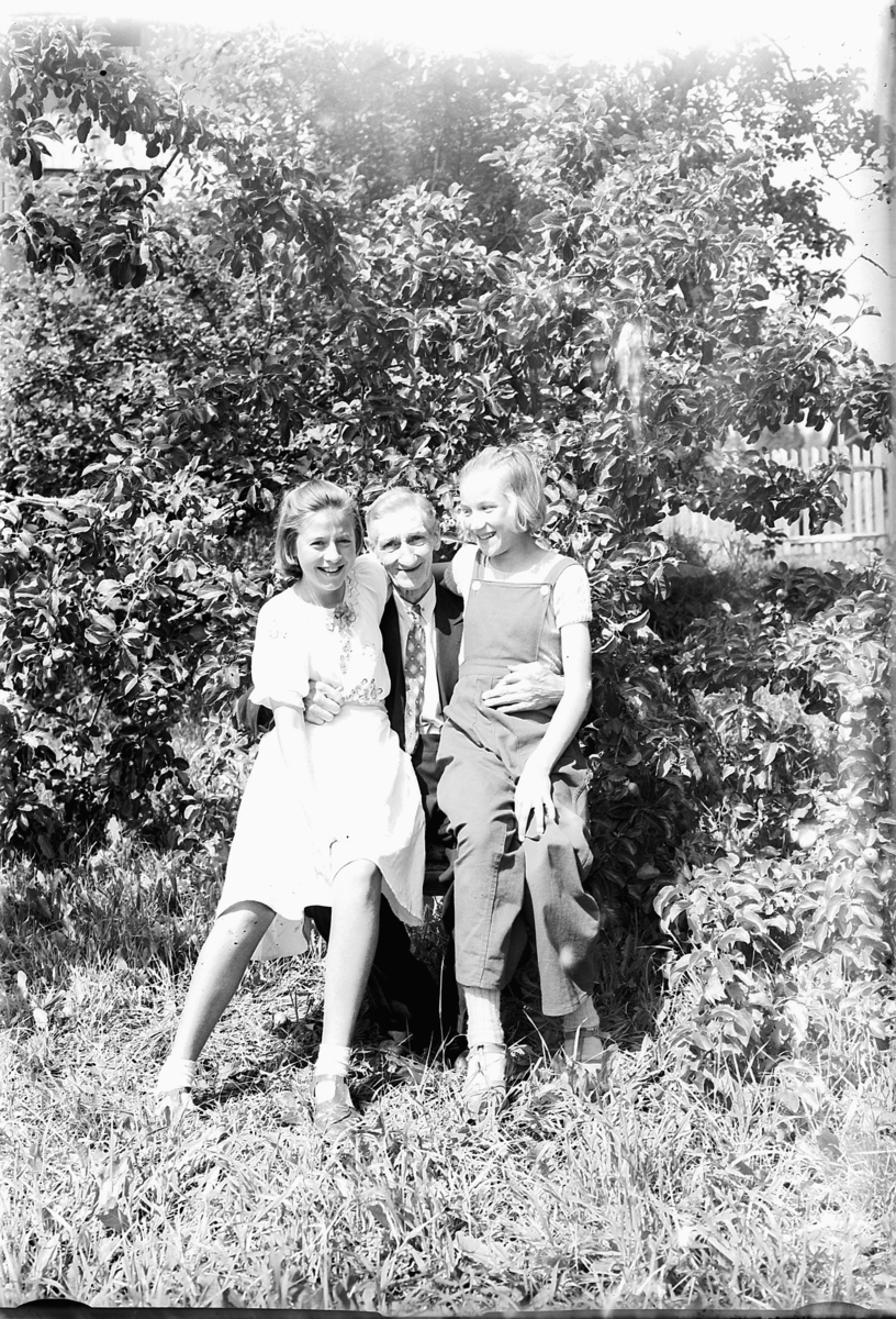 Simen Baardseth, Simen Baardseth med to barn. Margit S. nr. 2?