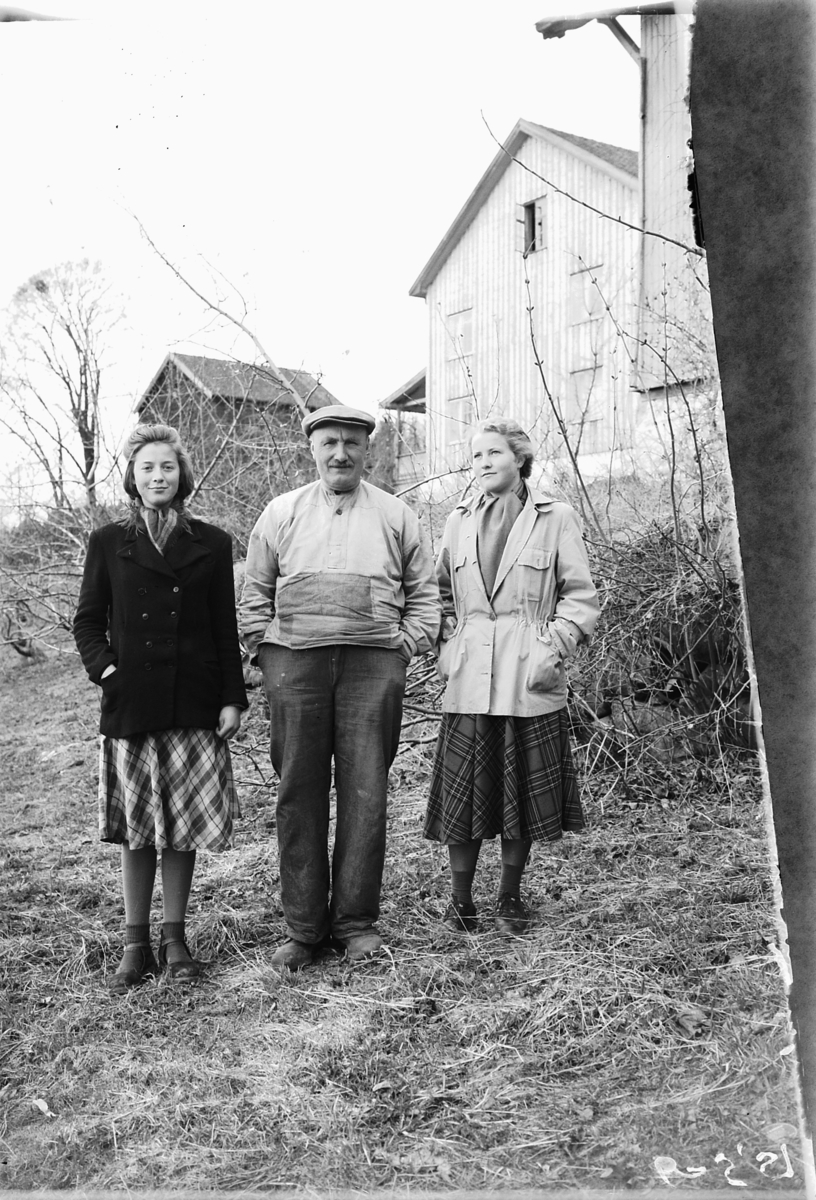 Simen Baardseth, Stallkar Sigurd Simensen, Tandengen, Tande, to ukjente jenter.