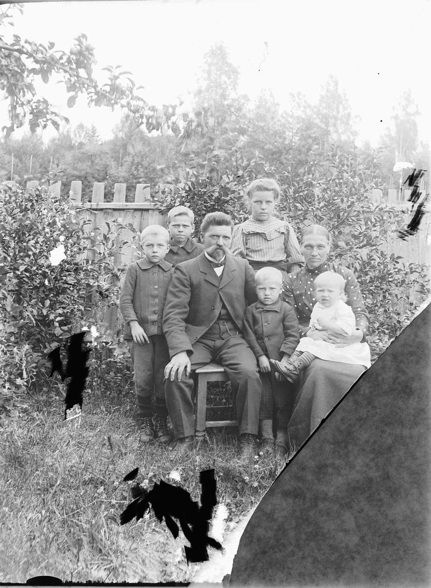 Simen Baardseth, Eksteriør, hage. Ukjent familie.