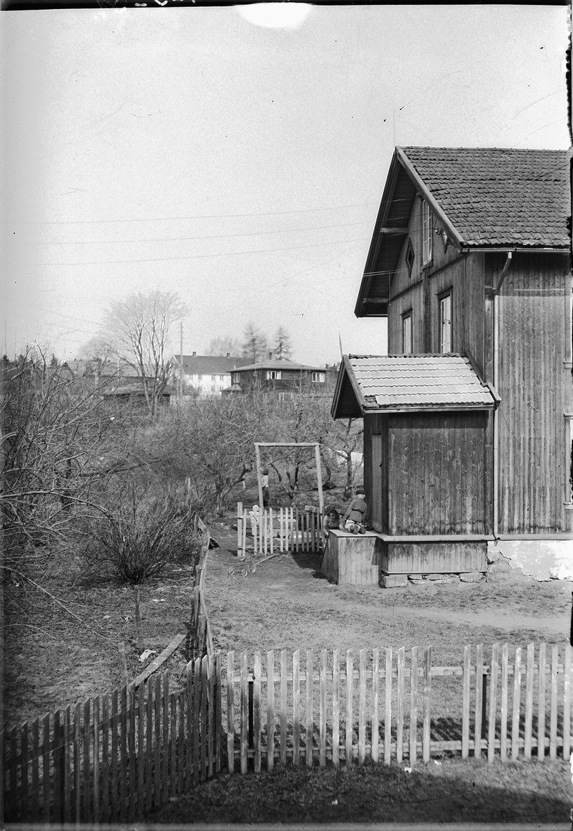 Simen Baardseth, Hansellgården i Moelv. Mo gard i bakgrunnen.