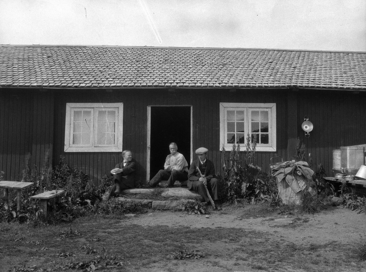 Kristian Heramb, Tre ukjente menn på Moste seter under Heramb, Gaupen, Ringsaker.