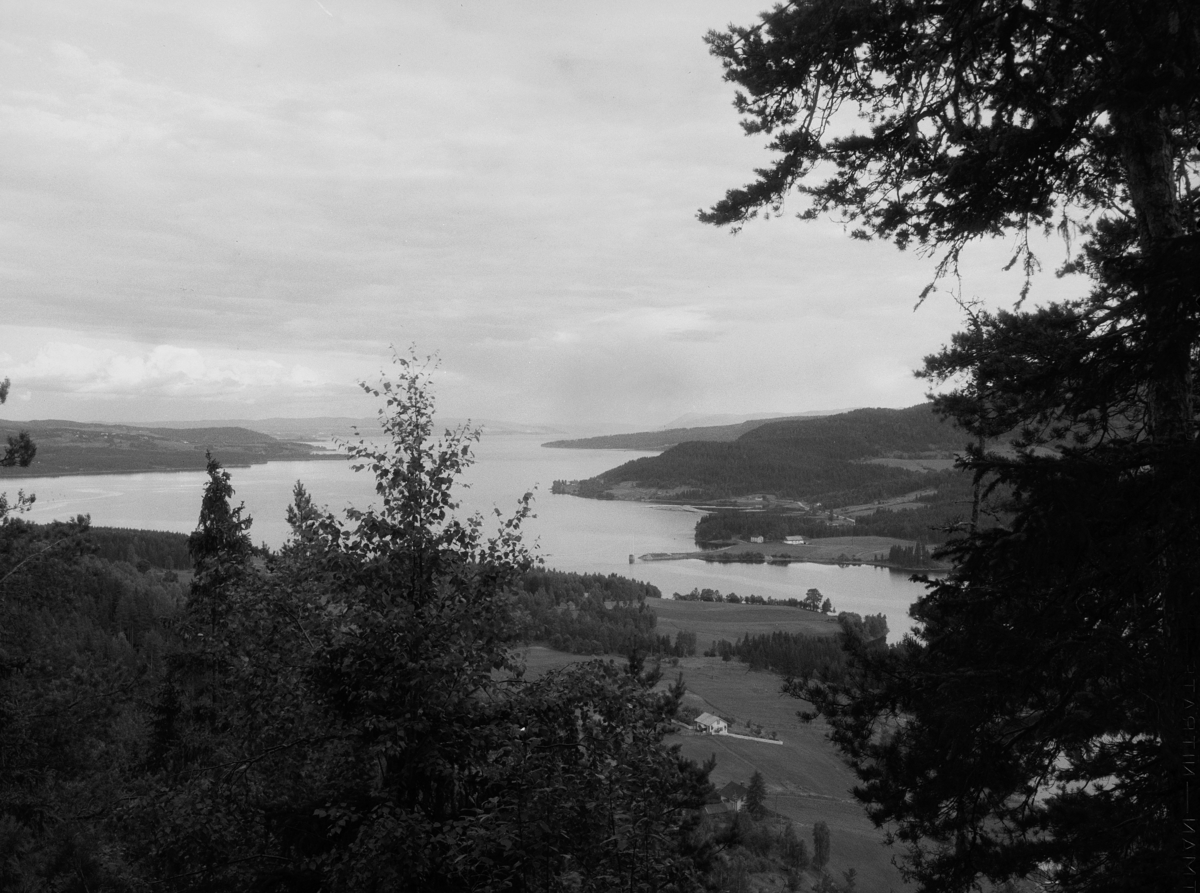 Kristian Heramb, Veldre i Ringsaker, utsikt mot Furnesfjorden.