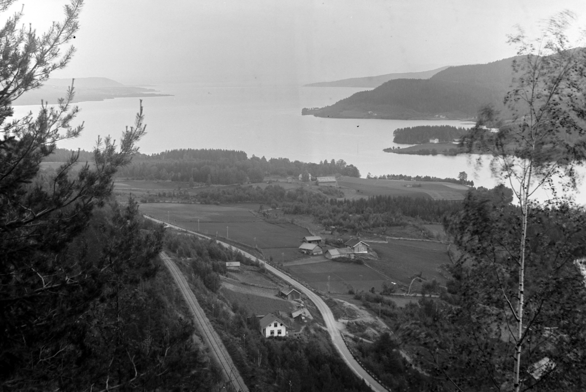 Ole Hansen Løken, LANDSKAP, UTSIKT FRA FANGBERGET, MOT BOTSENDEN, FURNESFJORDEN, Ringsaker.