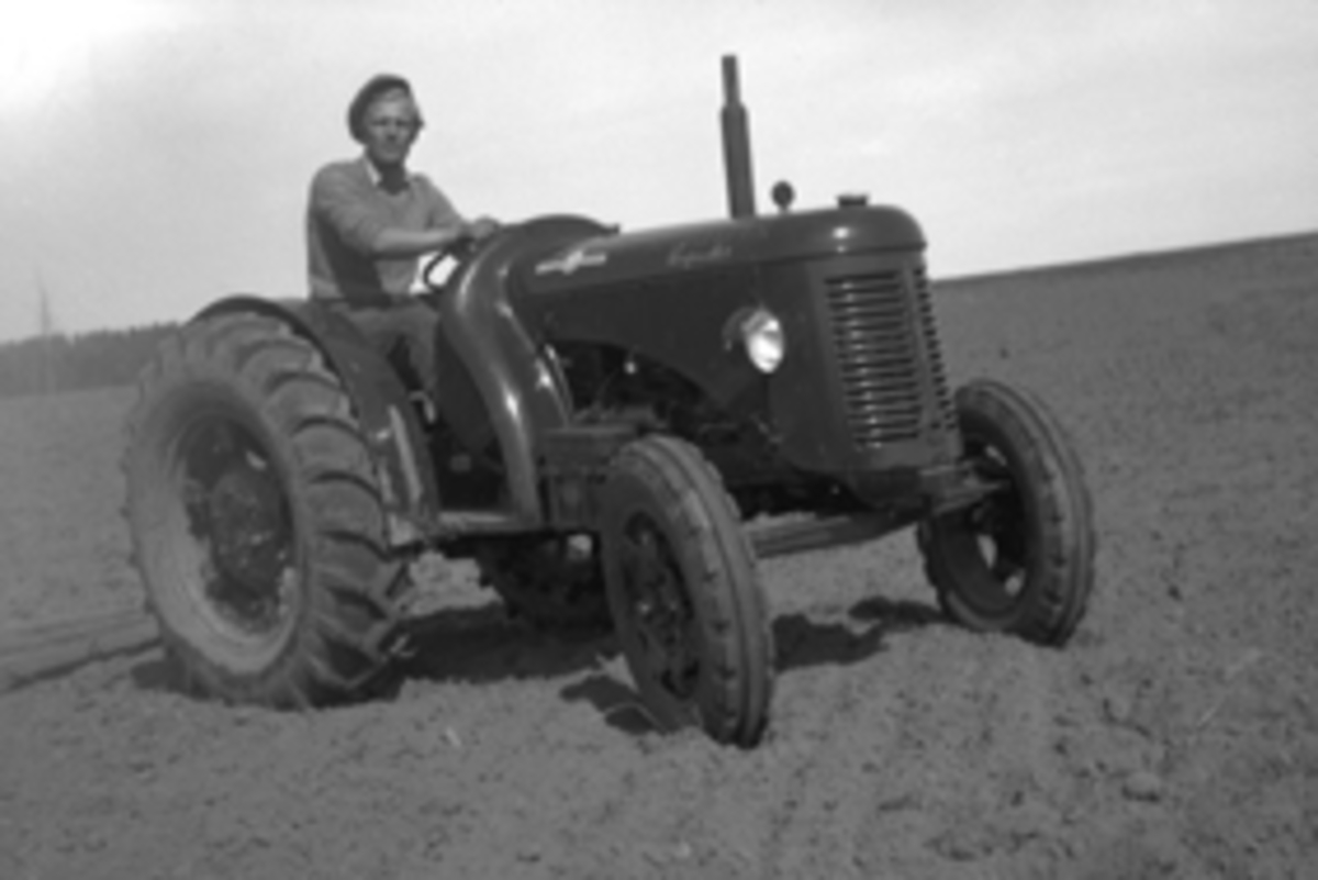 Mikkel Sveinhaug, TRAKTOR, UKJENT MANN