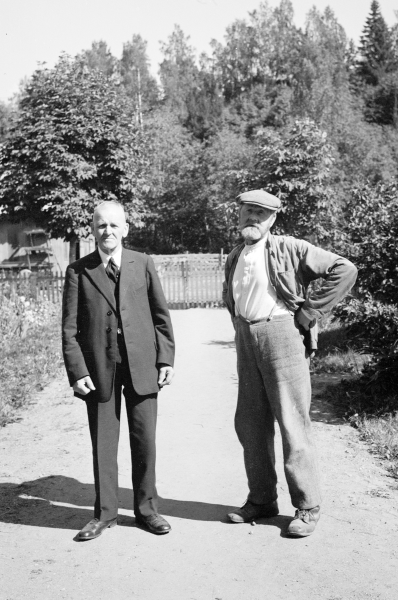 Håkon Prestkværn, 2 menn, t. h. Kristian Prestkværn.