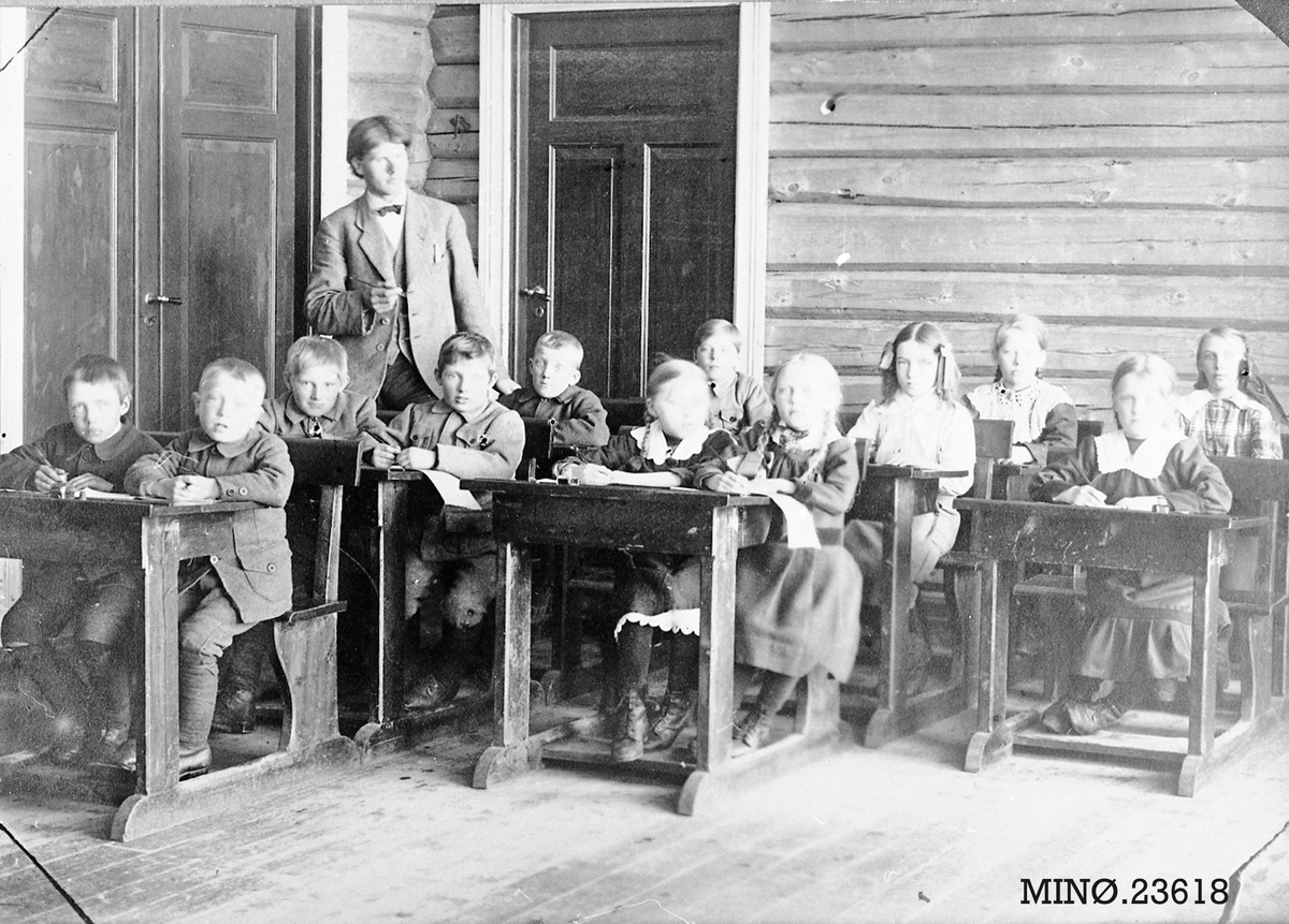 Henrik Augustinsson Stinessen, Skolebilde - Fådal skole 1. klasse