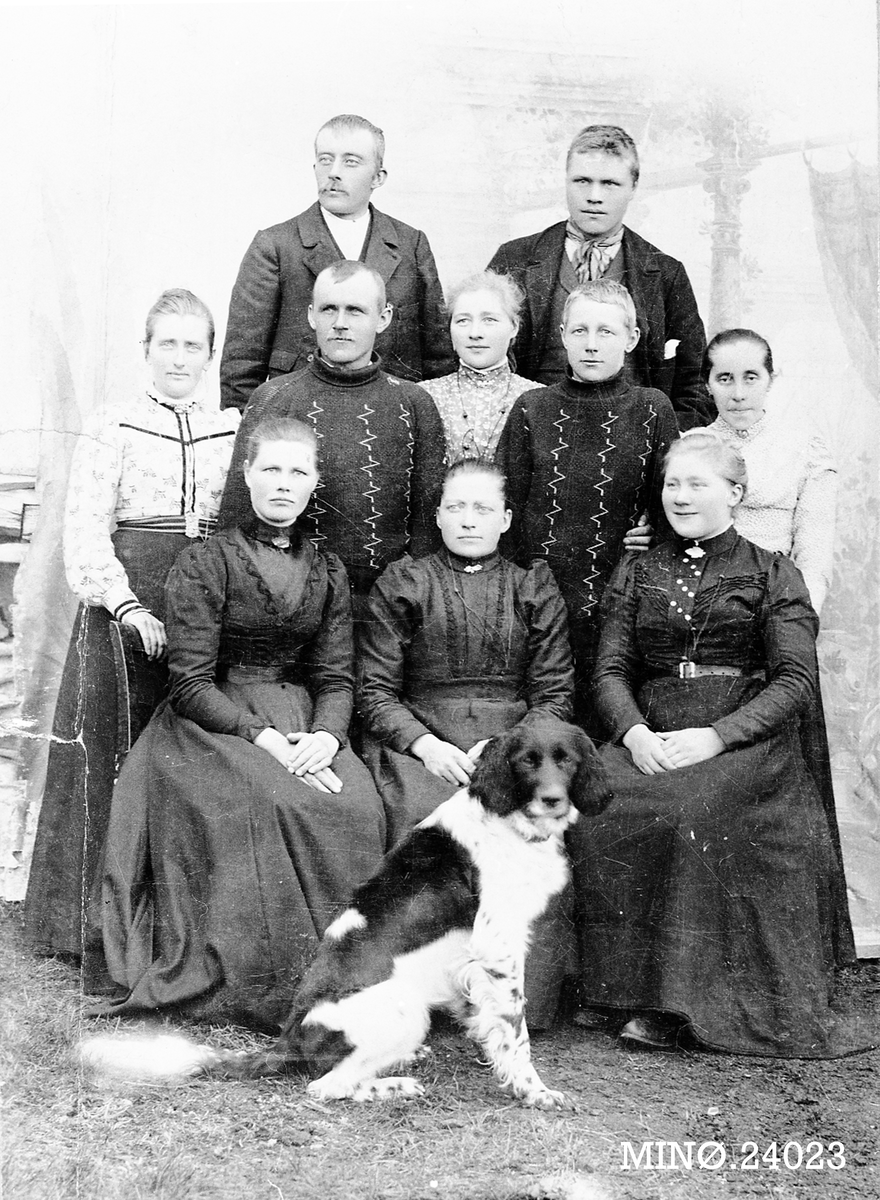 Henrik Augustinsson Stinessen, Gruppebilde, ungdommer