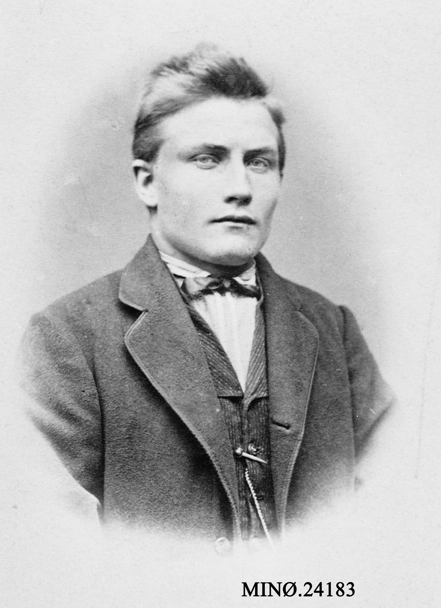 Elen Schomragh, Portrett av ung mann