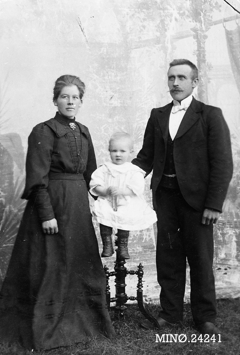 Henrik Augustinsson Stinessen, Familiebilde.