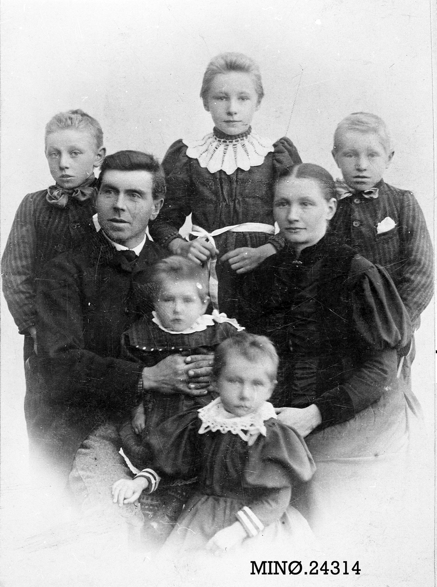 Henrik Augustinsson Stinessen, Familiebilde