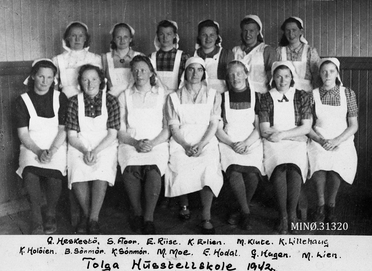 Iv. Olsen, Tolga hustellskole, 1942