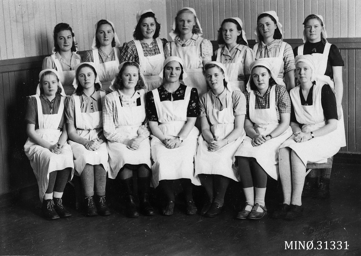 Tynset Foto, Tolga husstellskole, høstkurset 1948