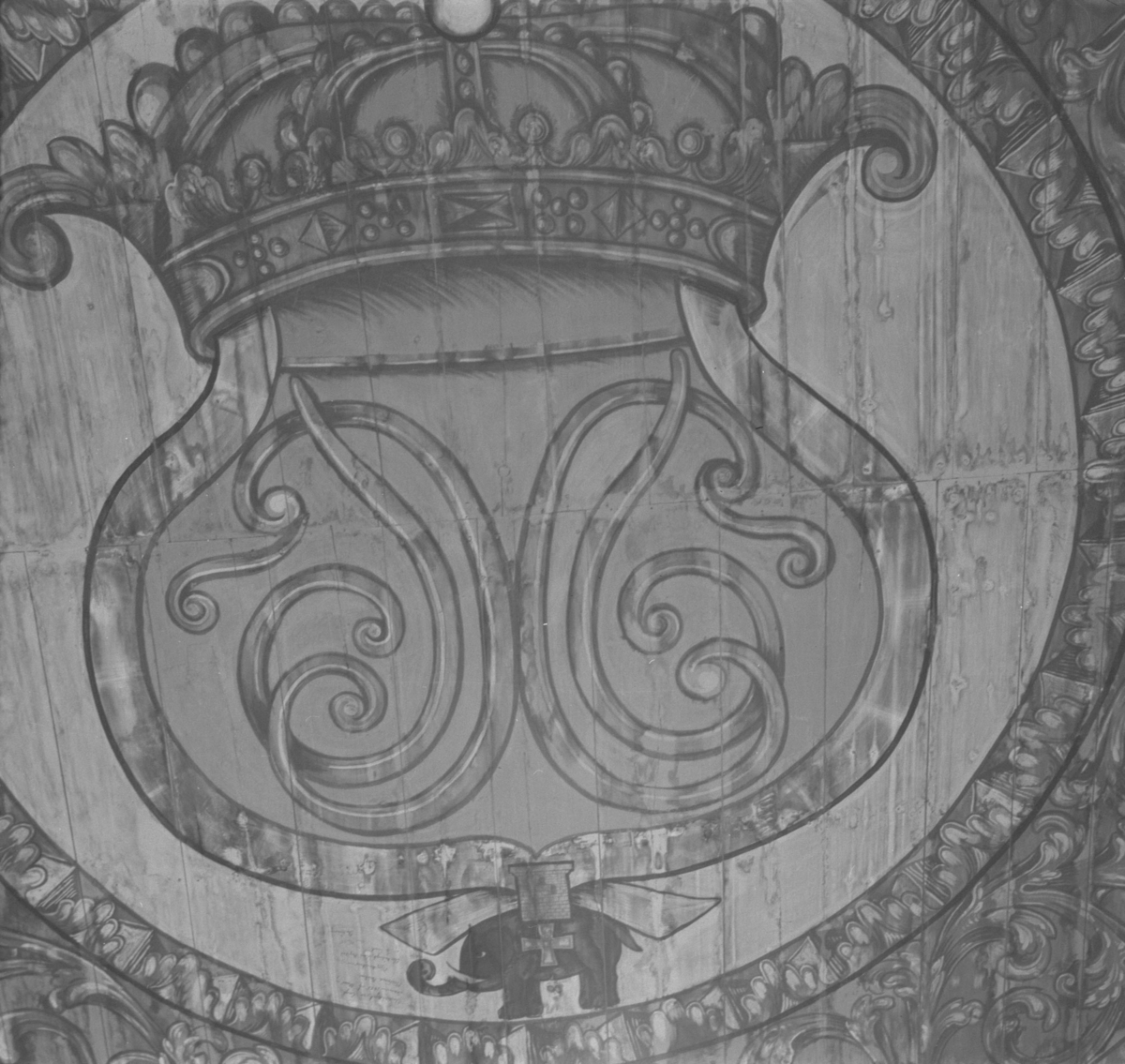 Per Magne Grue, Tylldalen kirke, Altertavlen, Rose i taket
