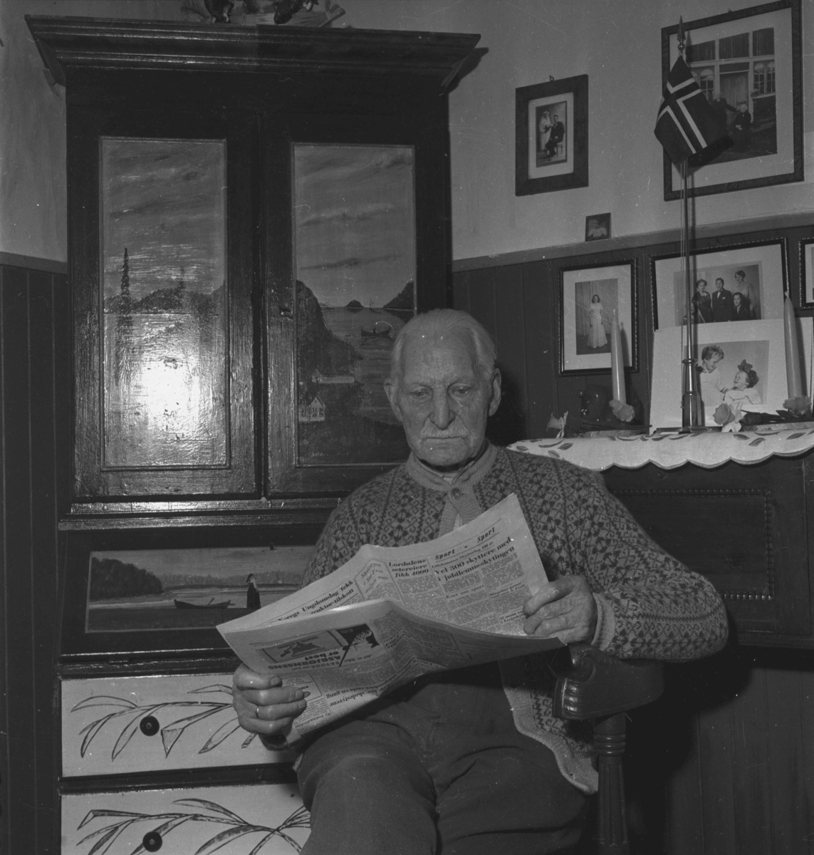 Per Magne Grue, Os, gammel mann, 100 åring, skap, flagg, bilder