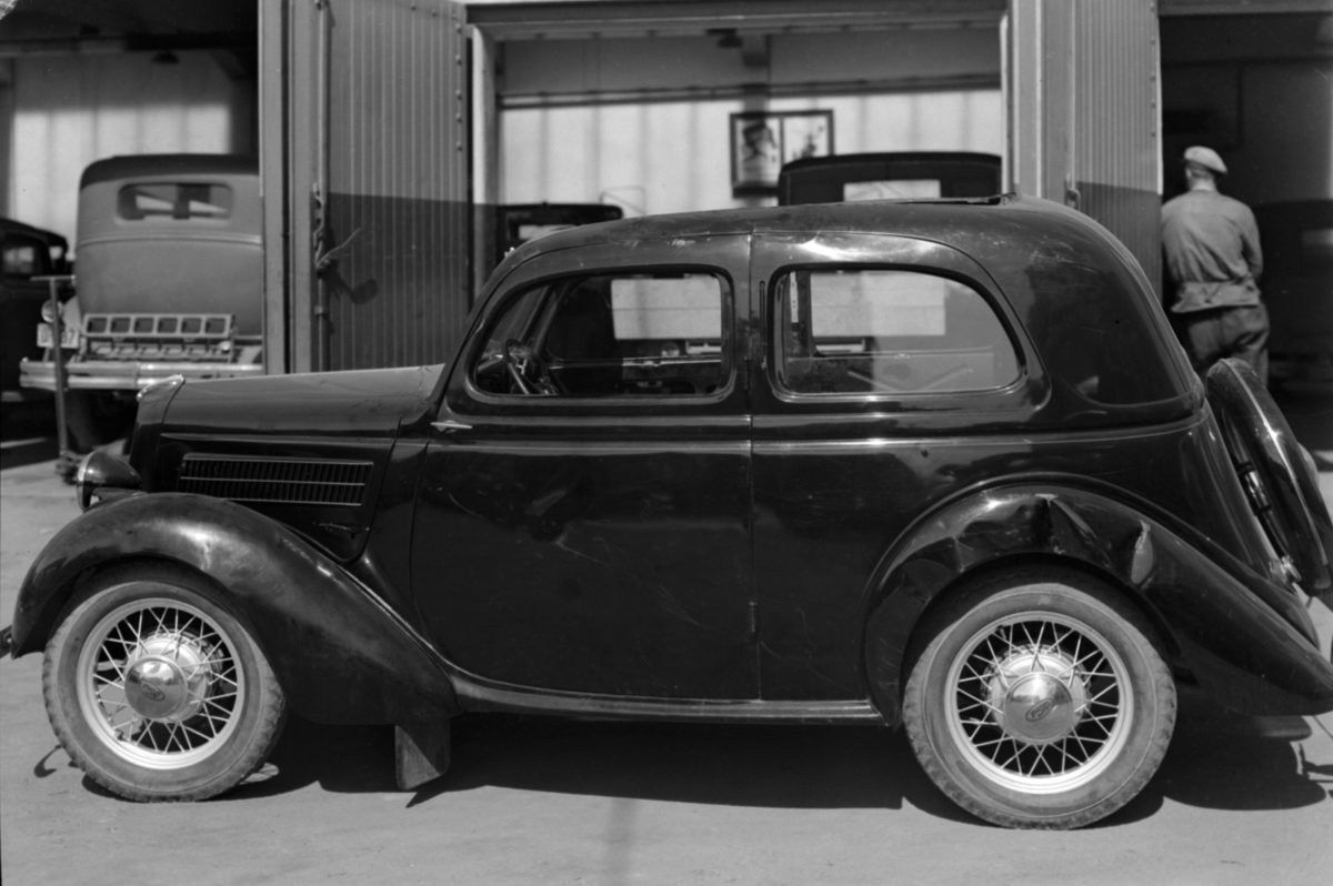 Normann Fotoatelier, Oplandske Auto. Personbil. Hamar. Ford Junior modell CX 1936-37.