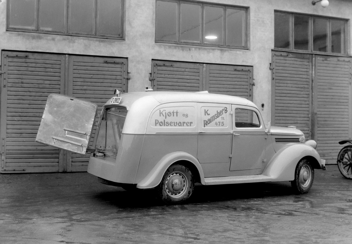 Normann Fotoatelier, Oplandske Auto, Hamar. Varebil. K. Ramsberg. D-2802