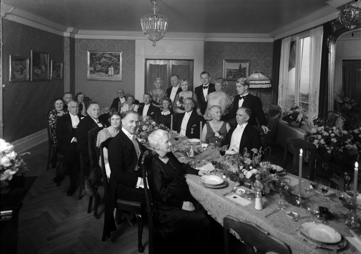 Normann Fotoatelier, Kjøpmann Chr. Platou Murstad, Hamar. Gruppe. Selskap på Høsbjør.