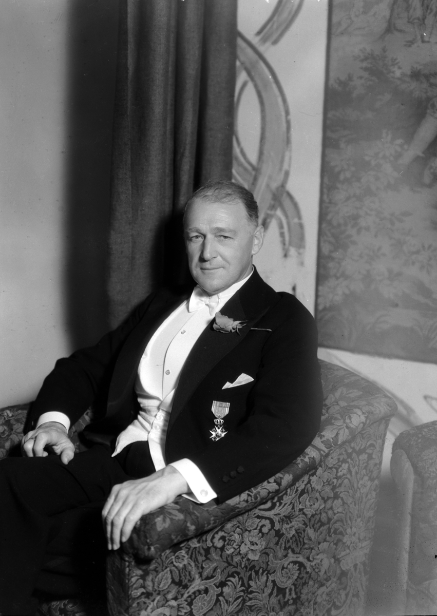 Normann Fotoatelier, Kjøpmann Chr. Platou Murstad, Hamar. Selskap på Høsbjør.