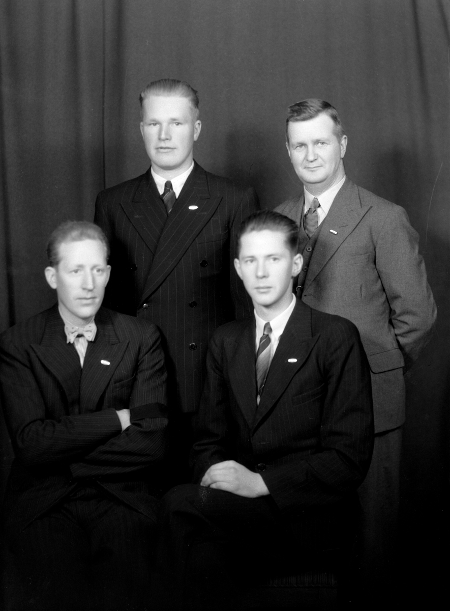 Normann Fotoatelier, Briskebyen fotball-lag. Banekomiteen. Hamar.