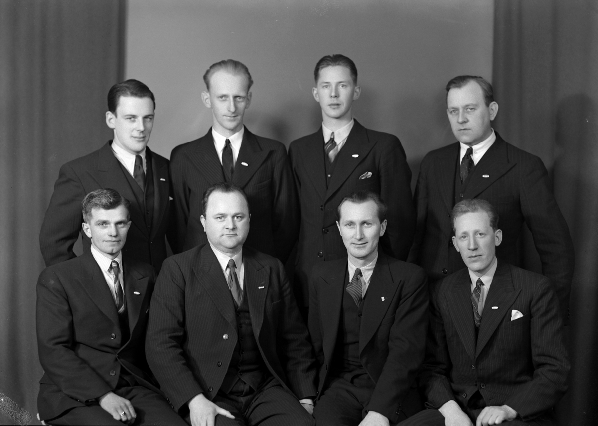Normann Fotoatelier, Briskebyen fotball-lag. Finalekomiteen 1938. Gruppe 8. Menn. Hamar.