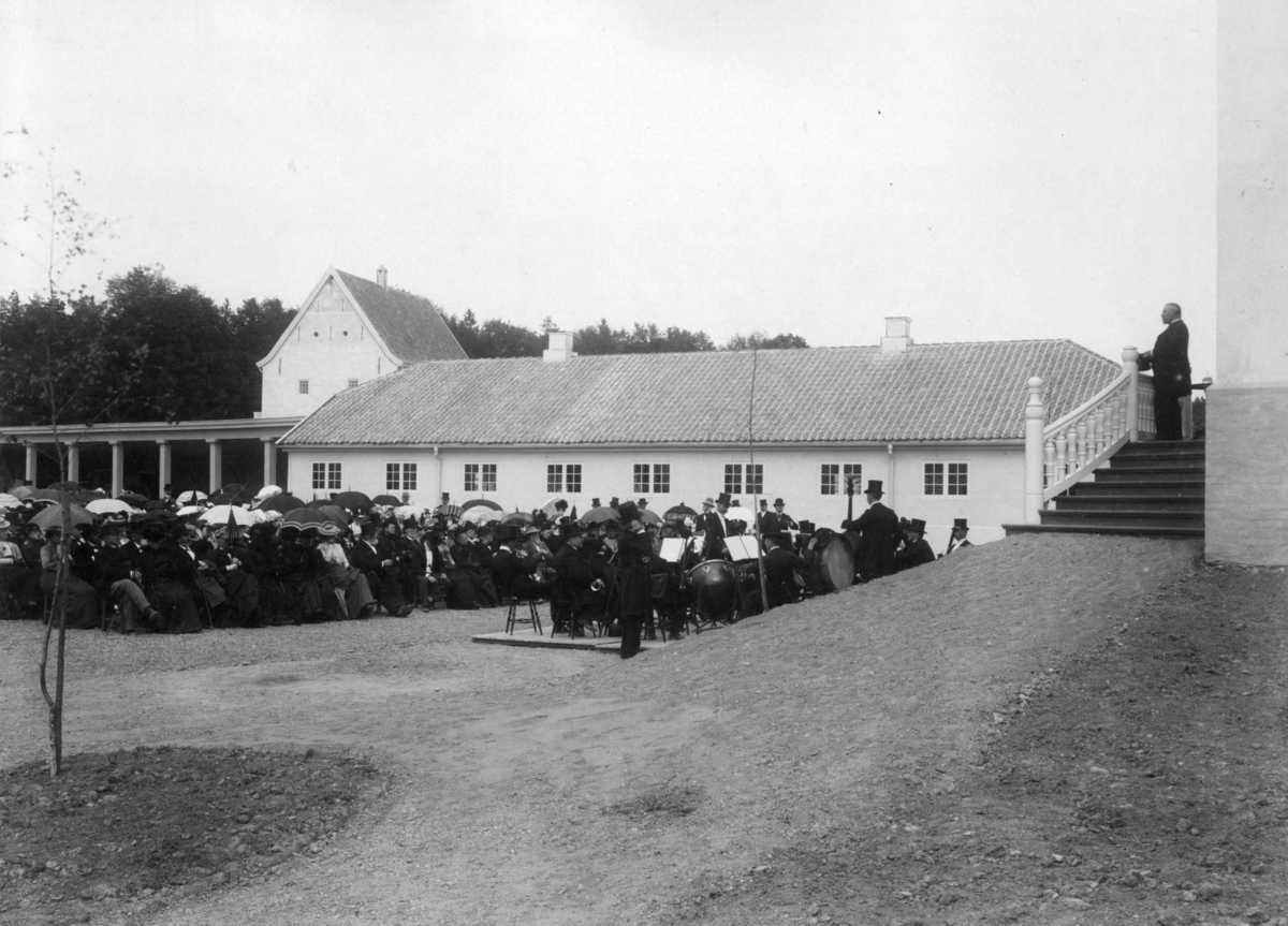 Narve Skarpmoen, Den Kulturhistoriske utstilling 1901. Åpningen.