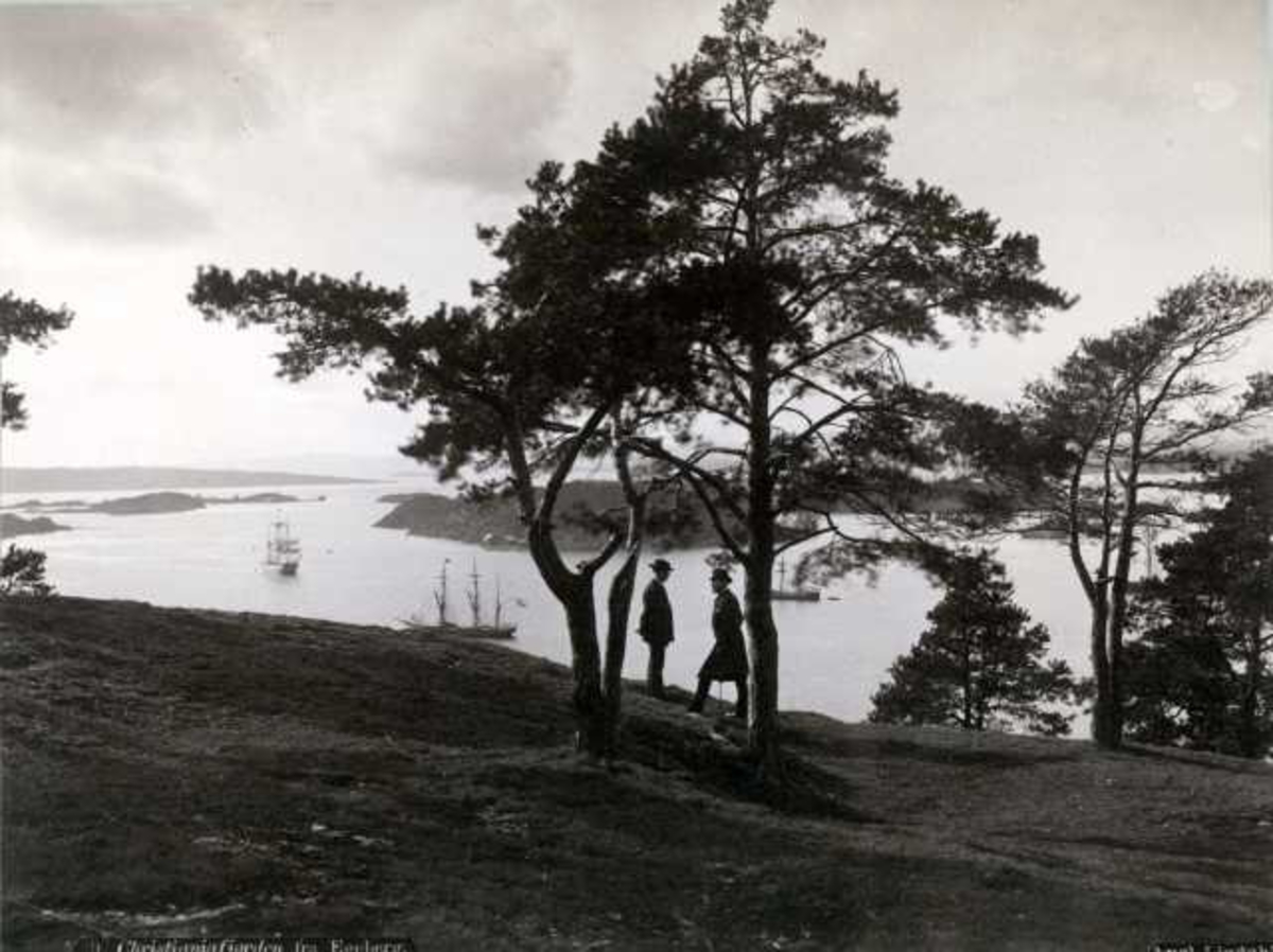 Axel Lindahl, Ekeberg, Oslo, Utsikt fra Ekeberg over Oslofjorden med seilskuter.