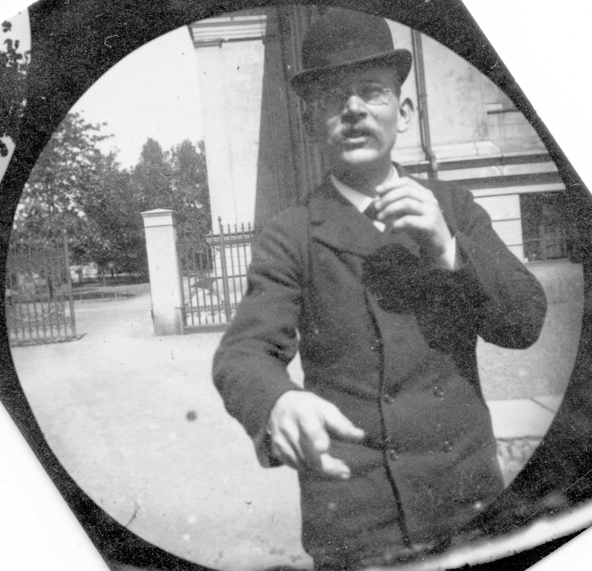 Fredrik Carl Mülertz Størmer, Professor Birkeland på baksiden av Universitetet, Oslo.