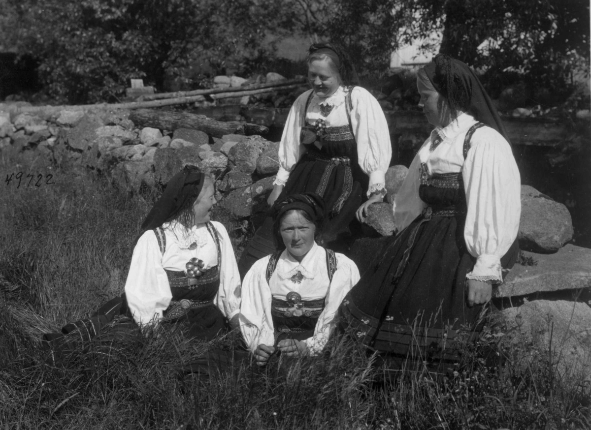Anders Beer Wilse, Wilse original, Kvinnedrakt