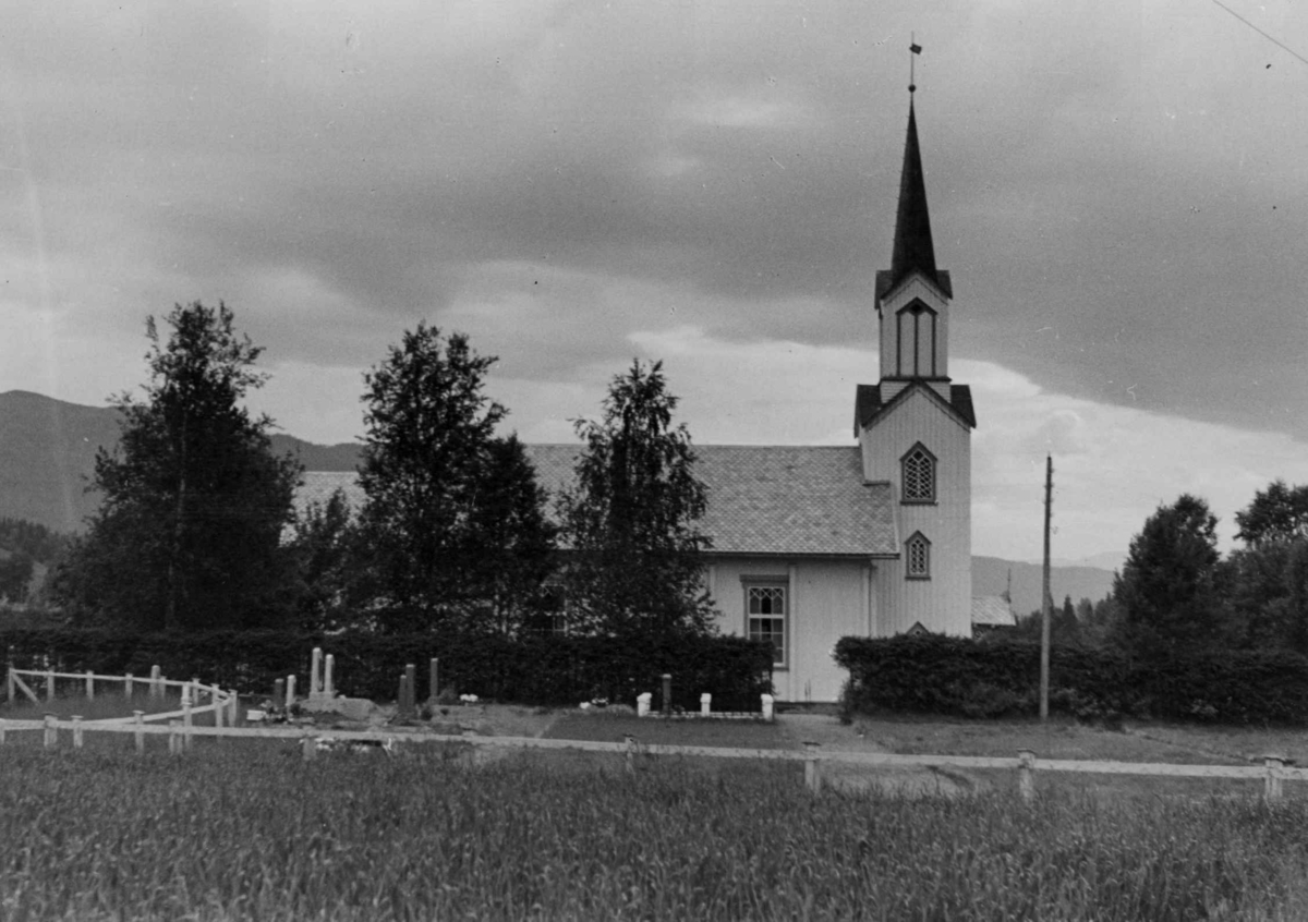 Anders Beer Wilse, Harran kirke i Grong i Nord-Trøndelag ble bygget i 1872-1874, antakelig. Fotografert av Wilse i 1936.