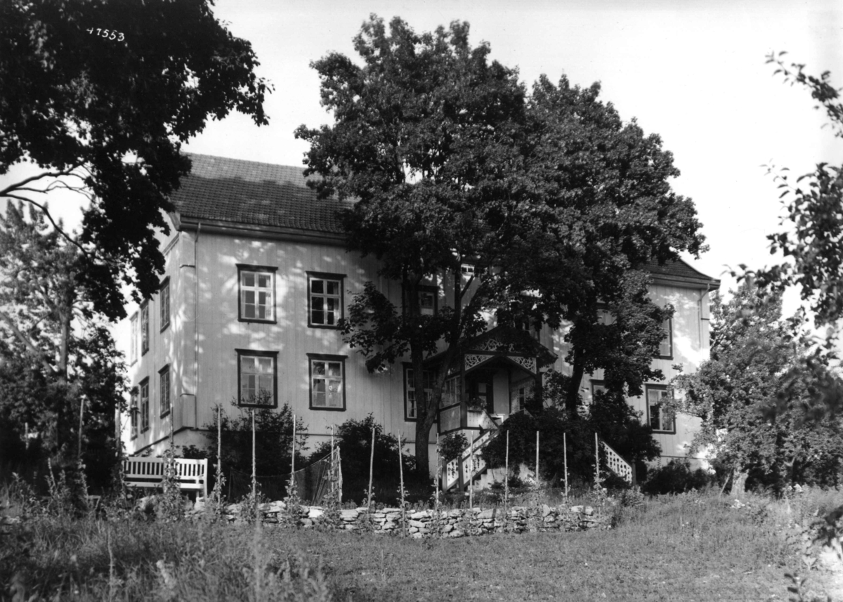 Anders Beer Wilse, Ringsaker prestegård, Ringsaker, Hedmark. Våningshus sett fra hagen.