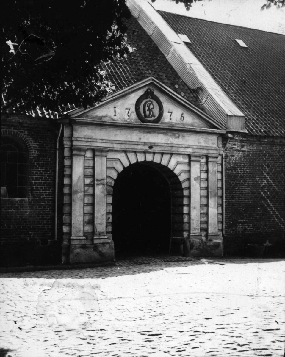 Hermann Christian Neupert, Postkort. Fredrikstad festning, Toghusporten 1776.