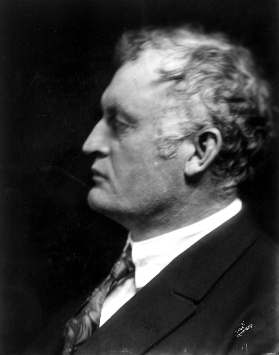 Anders Beer Wilse, Kunstneren og maleren Edvard Munch fotografert av Anders Beer Wilse i 1921.